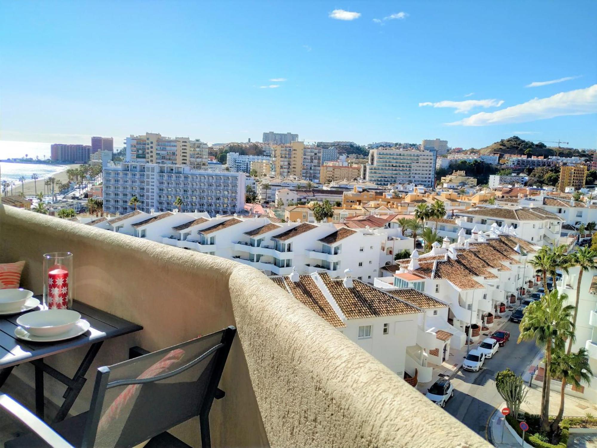 Deluxe In Benalbeach With Views Appartement