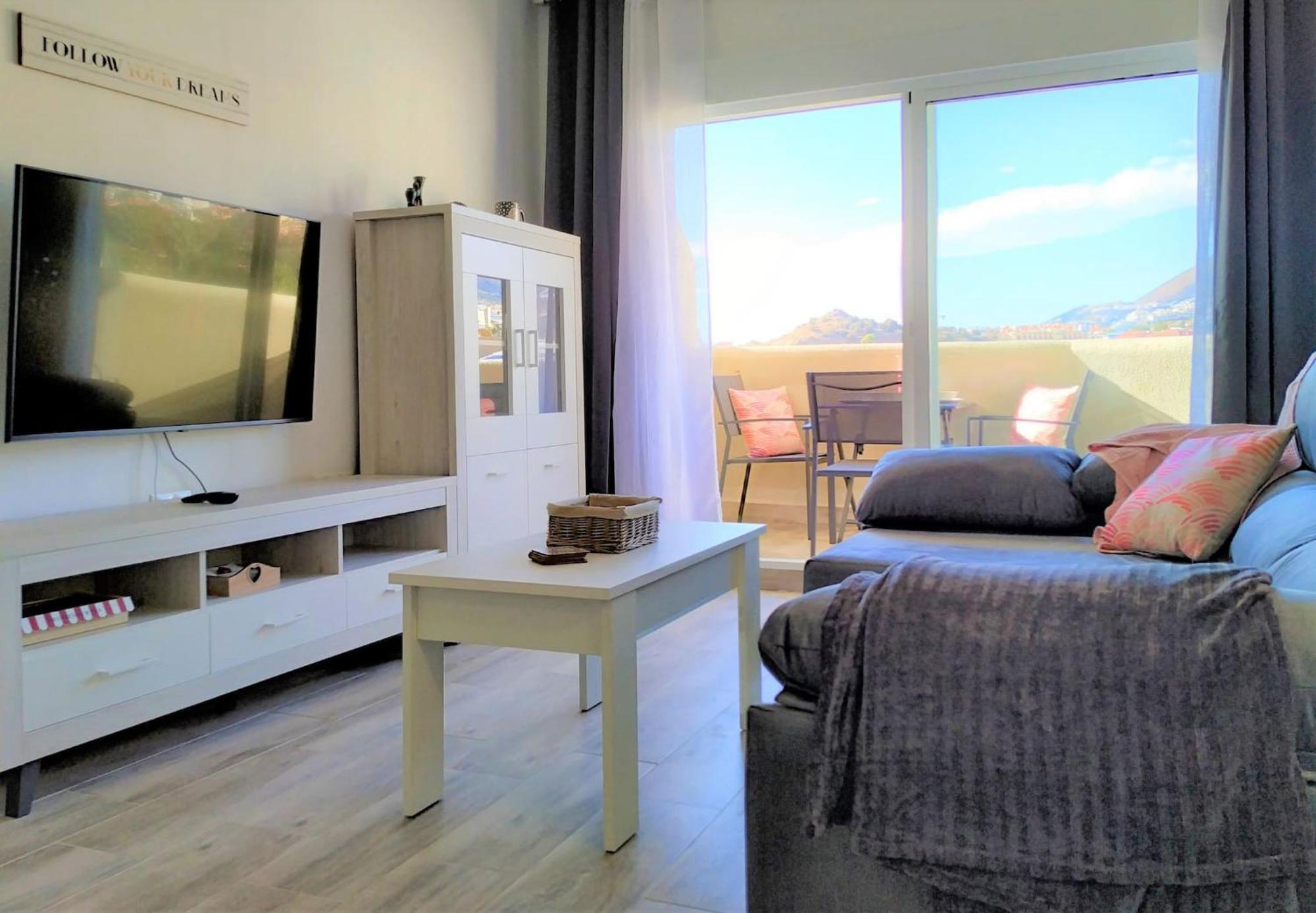 Appartement Deluxe In Benalbeach With Views